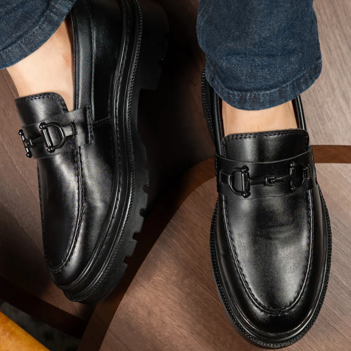 Sapato Social Masculino Mocassim Thézb Sem Cadarço PVC - Imagem 3